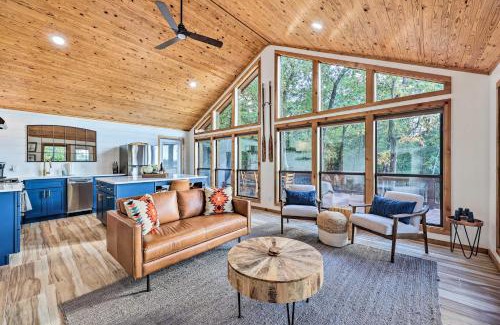 Rogers Maison | Foxtail Cabin Retreat Steps to Beaver Lake!