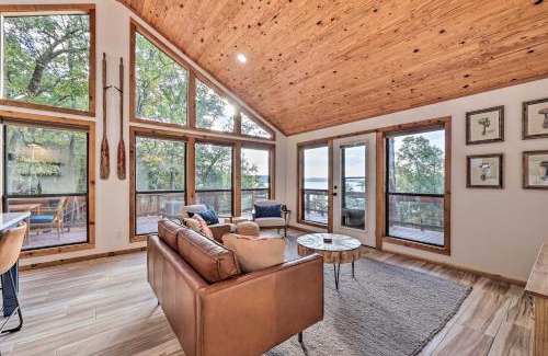 Rogers Maison | Foxtail Cabin Retreat Steps to Beaver Lake!