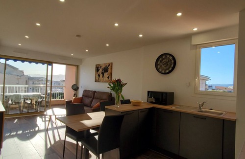 Frejus Plage Appartement | Fréjus-Plage, Vue mer, T2, 38m2, 4 personnes, refait à neuf, clim, magnifique