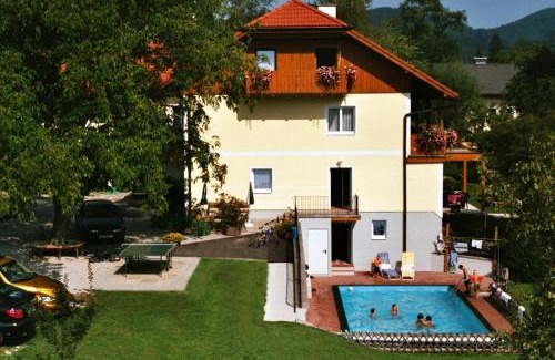 Schoerfling am Attersee Maison | Frühstückpension Haus Helene