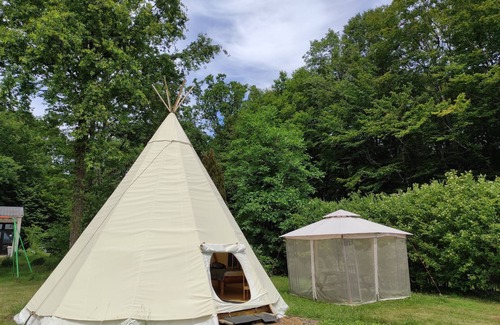 Eclaron-Braucourt-Sainte-Liviere Location De VR | Tipi dans la clairière au bord du Lac Du Der