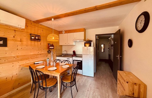 Autrans-Meaudre-en-Vercors Appartement | Appartement rénové avec balcon, proche centre et pistes, parking, 5-7 pers, Résidence Les Éperouses