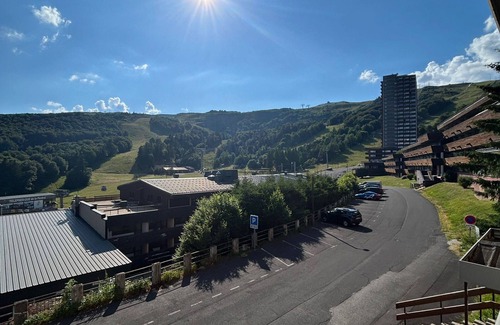 Besse-et-Saint-Anastaise Appartement | Appartement rénové cosy au centre de Super Besse