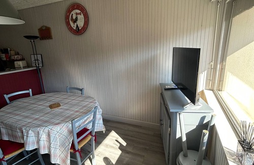 Besse-et-Saint-Anastaise Appartement | Appartement rénové cosy au centre de Super Besse