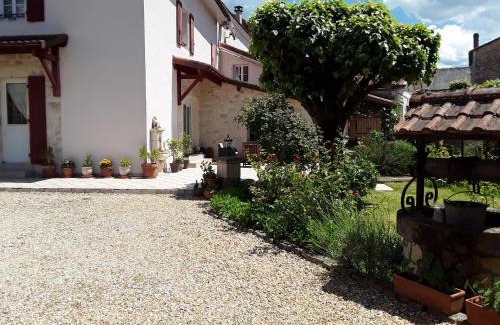 Javerlhac-et-la-Chapelle-St-Robert Lit Et Petit-Déjeuner | Chez Domi Jardin du bourg