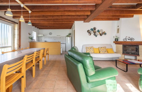 La Gripperie-Saint-Symphorien Maison | Petite maison 'Grands Gites 16 Personnes' avec Terrasse Privée, Jardin Privé et Wi-Fi