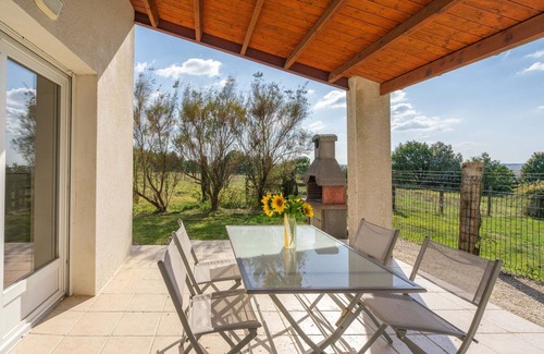 La Gripperie-Saint-Symphorien Maison | Petite maison 'Gite De Groupe Piscine Intérieur' avec terrasse privée, jardin privé et Wi-Fi
