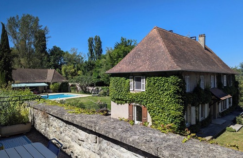 Les Avenieres-Veyrins-Thuellin Maison | "Le Refuge des Oiseaux " Self-catering accommodation 15 minutes from Walibi!