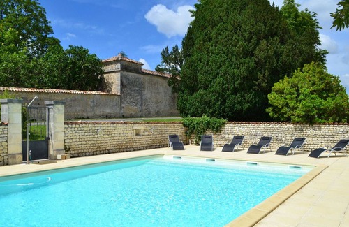 Lignieres-Sonneville Cottage | Ancien Moulin Rénové avec Piscine et Jardin, Idéal Familles, Vignobles du Cognac