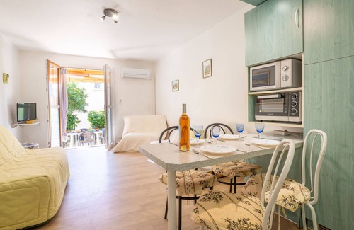Les Lecques Appartement | Le Lido by Interhome