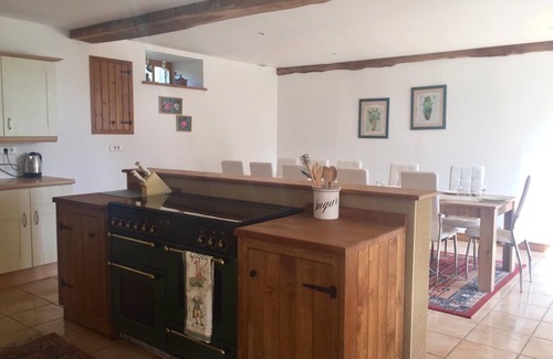 Saint-Georges-de-Reintembault Maison | Ancienne grange rénovée avec goût, parfaite pour des vacances tranquilles en famille