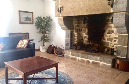Saint-Georges-de-Reintembault Maison | Ancienne grange rénovée avec goût, parfaite pour des vacances tranquilles en famille
