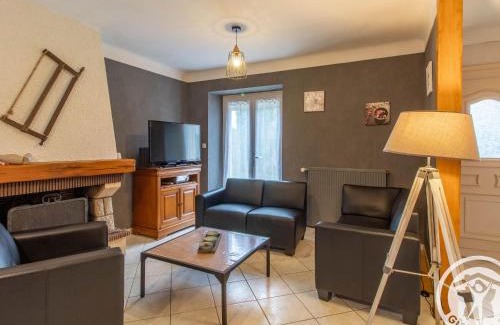 Saint-Georges-des-Gardes Maison | Gîte familial avec belle cour, 3 chambres, proche vignobles et activités, au calme en campagne angevine - FR-1-622-11