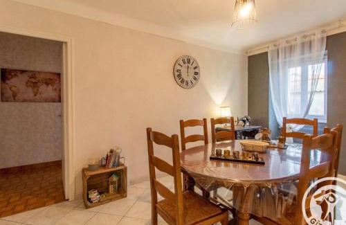 Saint-Georges-des-Gardes Maison | Gîte familial avec belle cour, 3 chambres, proche vignobles et activités, au calme en campagne angevine - FR-1-622-11