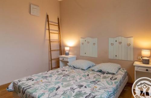 Saint-Georges-des-Gardes Maison | Gîte familial avec belle cour, 3 chambres, proche vignobles et activités, au calme en campagne angevine - FR-1-622-11
