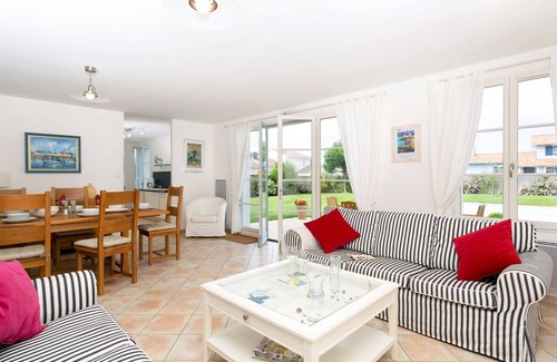 L'Aiguillon-sur-Vie Maison | Le Domaine de Fontenelles by Interhome