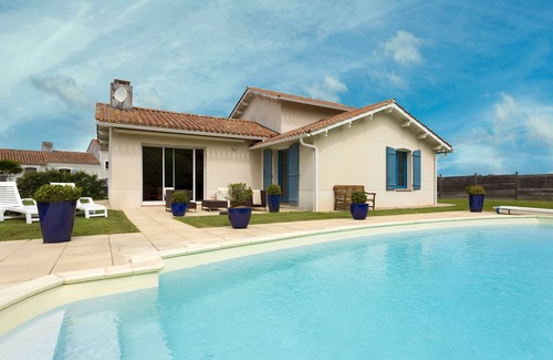L'Aiguillon-sur-Vie Maison | Le Domaine de Fontenelles by Interhome