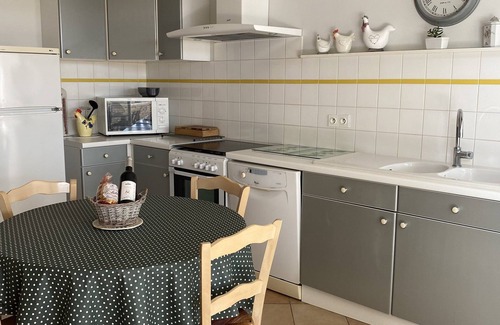 Saint-Hilaire-de-Villefranche Maison | Maison au calme à la campagne - décor soigné - pour 6 personnes