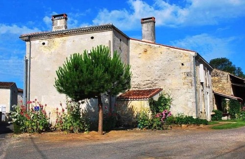 Saint-Hilaire-de-Villefranche Maison | Grand Gîte XVIIIème 10 personnes à 45 km des plages