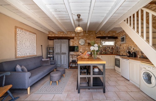 Sainte-Eulalie-d'Eymet Appartement | Beautiful pigeonnier tower gite in rural french setting with pool. Very peaceful