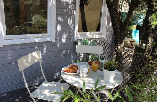 Saint-Maximin-la-Sainte-Baume Chalet De Ski | Studio cosy en Provence avec jardin privé clos, piscine, Climatisation et wifi