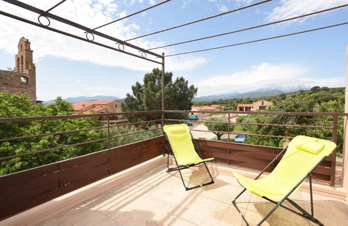 Sainte-Colombe-de-la-Commanderie Maison | 230 m² Gîte ∙ 3 chambres ∙ 6 personnes
