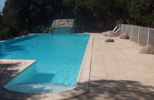 Sainte-Lucie-de-Porto-Vecchio Appartement | Studio à l'étage dans villa 4 appartements, avec grande piscine, plage à pied