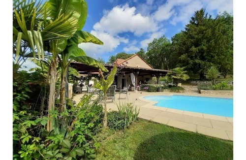 Sorges-et-Ligueux-en-Perigord Maison | Gîtes & Maison de vacances (5 C )