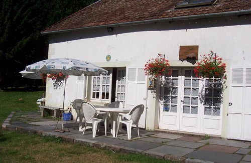 Ternuay-Melay-et-Saint-Hilaire Cottage | Rustic house for 5 with fireplace and garden