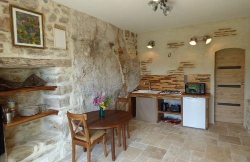 Tour-de-Faure Maison | Belle maison quercynoise indépendante face à la plage de Saint Cirq Lapopie