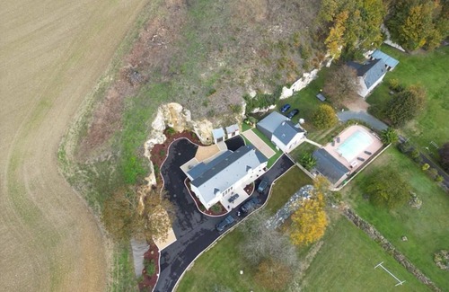 Faverolles Maison | Gîtes de charme avec jacuzzi, piscine chauffée, et activités familiales près du Zoo de Beauval et des Châteaux