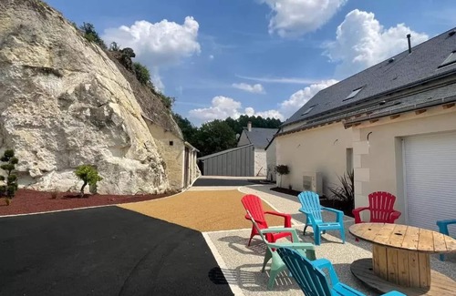 Faverolles Maison | Gîtes de charme avec jacuzzi, piscine chauffée, et activités familiales près du Zoo de Beauval et des Châteaux