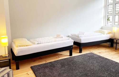 Wachenbuchen Appartement | Fr06 Möbliertes Wohnen in Maintal bei Frankfurt, 80qm, 3 Zimmer, 1. und 2.og, Max. 5 Personen