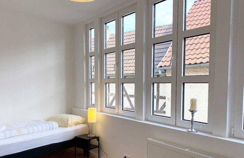 Wachenbuchen Appartement | Fr06 Möbliertes Wohnen in Maintal bei Frankfurt, 80qm, 3 Zimmer, 1. und 2.og, Max. 5 Personen