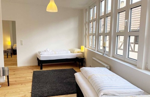 Wachenbuchen Appartement | Fr06 Möbliertes Wohnen in Maintal bei Frankfurt, 80qm, 3 Zimmer, 1. und 2.og, Max. 5 Personen