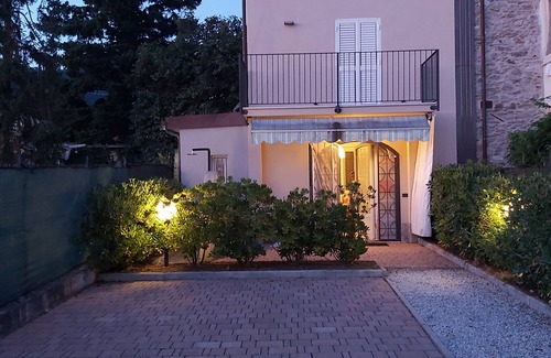 Massa Maison | Fra Mari, Monti, Castelli
