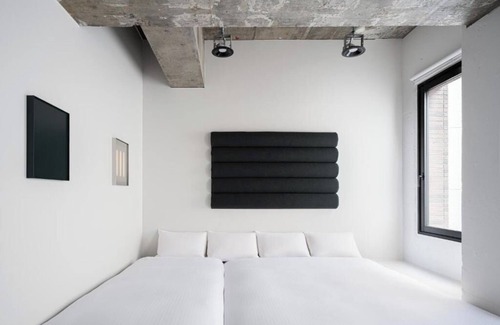 Chuo Hôtel | Framing Your Sleep Room @ Tokyo Street Art Hotel