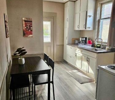 Stratford Maison | France and Flowers - Private 3-Bed Apartment