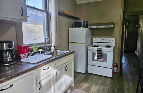 Stratford Maison | France and Flowers - Private 3-Bed Apartment