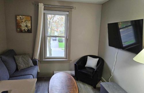 Stratford Maison | France and Flowers - Private 3-Bed Apartment