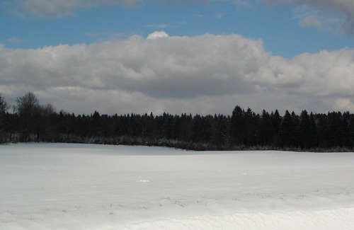 Nans-sous-Sainte-Anne Cottage | Le repos et la pêche pour ce gîte confortable en bord de rivière dans la verdure