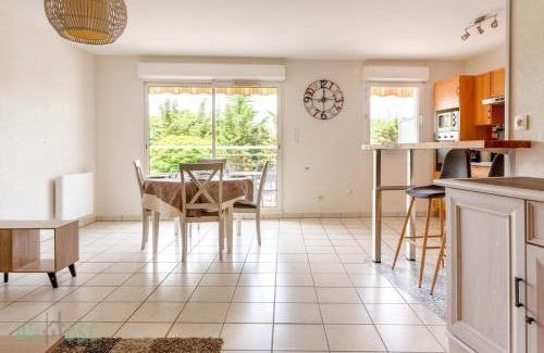 Pont Rousseau Appartement | FRANCIS LE CARVAL - REZE - balcon - parking