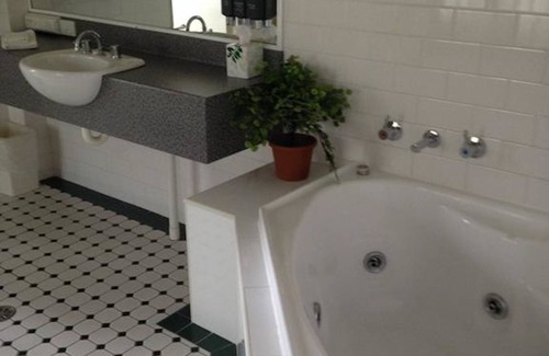 Singleton Hôtel | Francis Phillip Motor Inn