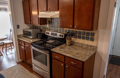 Franconia Appartement | Franconia Fab: 2BR 1BA Ski Retreat nr Cannon Mtn-Kid & Fido Friendly!