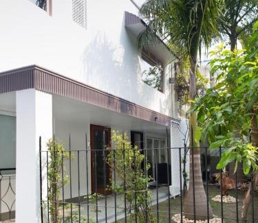 Defence Colony Appartement | Frangipani Suite