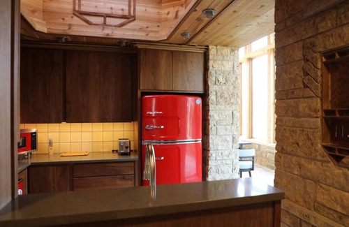 Bellevue Cottage | Frank Lloyd Wright · Gorgeous Views, Sweeping Valley, Amazing Sunsets