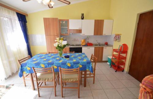 Artatore Appartement | Franka 1 Apartment with terrace near the Beach, Artatore Mali Lošinj