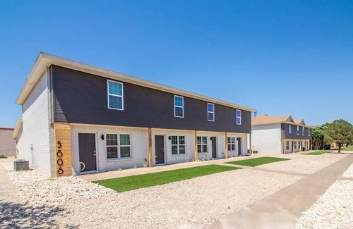 Lubbock Maison | Frankford Townhomes "C" - Central/Garage/Sleeps 4