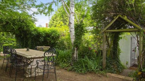 Daylesford Maison | Frazer Place - Thoughtful Country Lodge