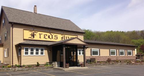 Norwich Hôtel | Fred's Inn Restaurant & Lodging